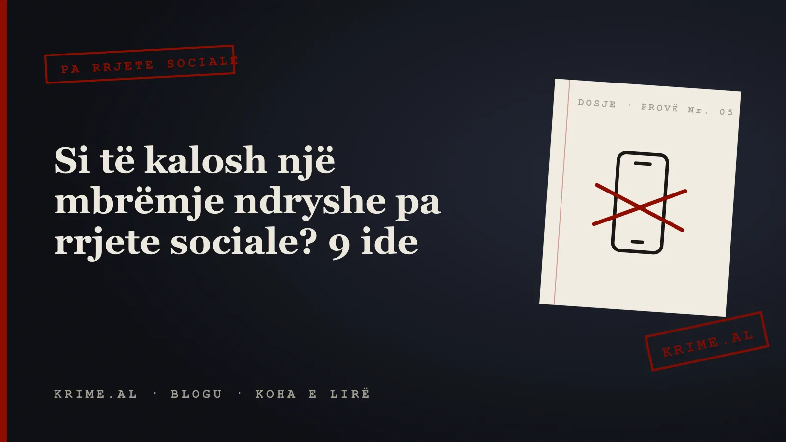 Një telefon i kthyer përmbys mbi tavolinë, pranë një fletoreje, një lapsi dhe një dosjeje të hapur